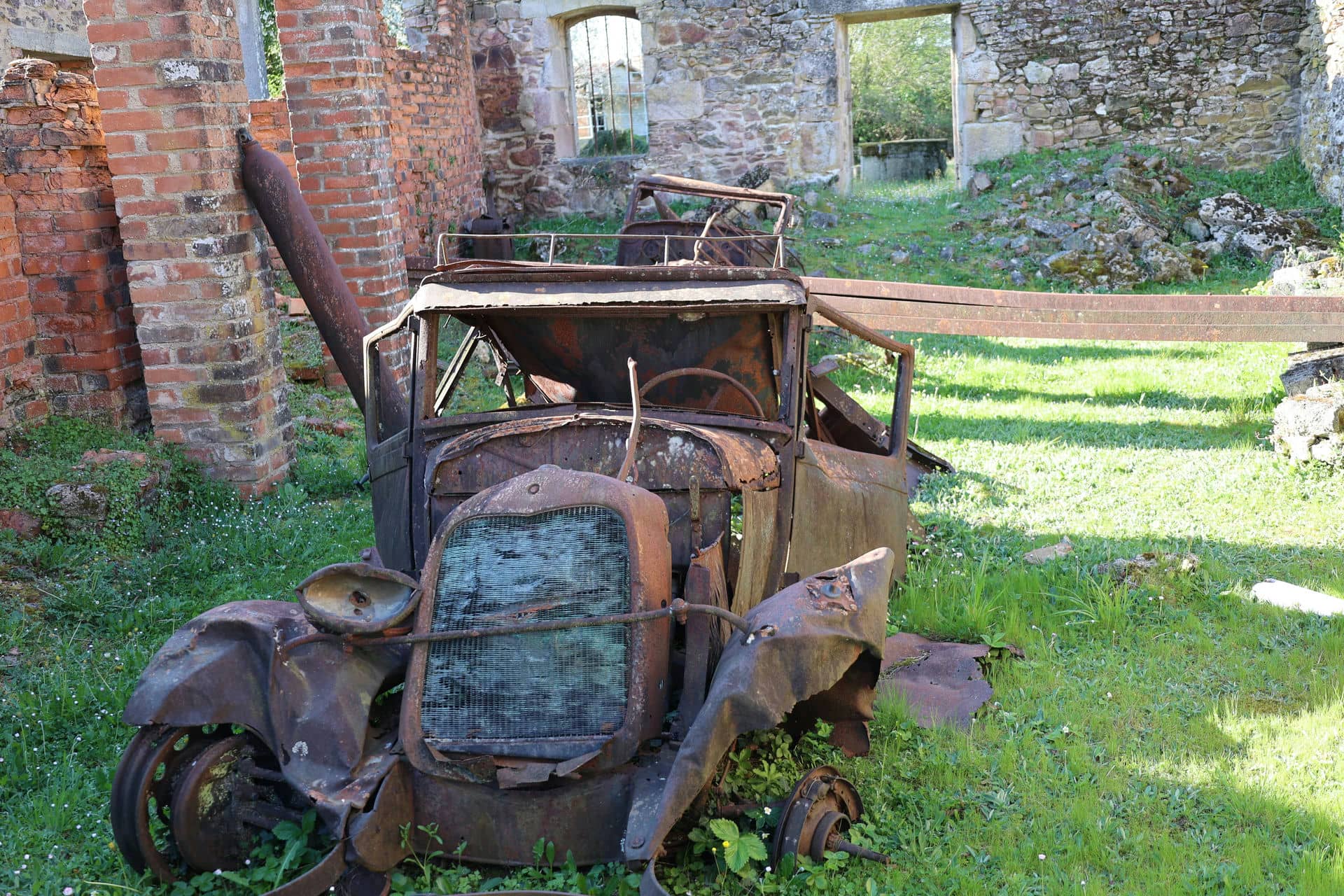Auto im Village Martyr